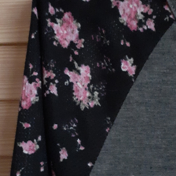 Rue 21 Top - Picture 2 of 2